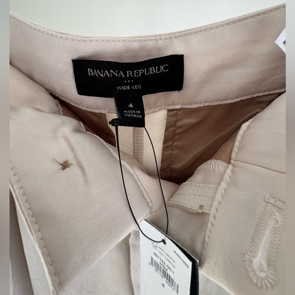 Women’s Banana Republic Wide Leg Satin Cream Pants, size 4 - Picture 5 of 10